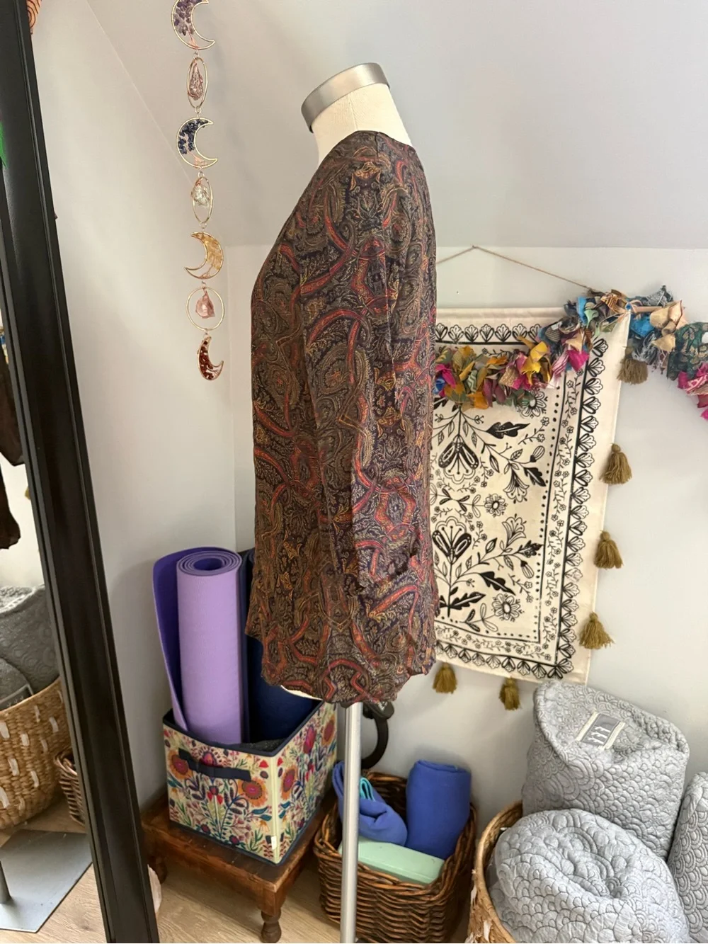 Patterned V-Neck 3/4 Sleeve Women's Top - Brown Paisley Print - Picture 5 of 8